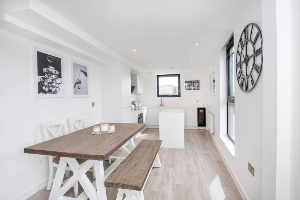 2 Bedroom Penthouse - Large Balcony - Minster View York Buitenkant foto