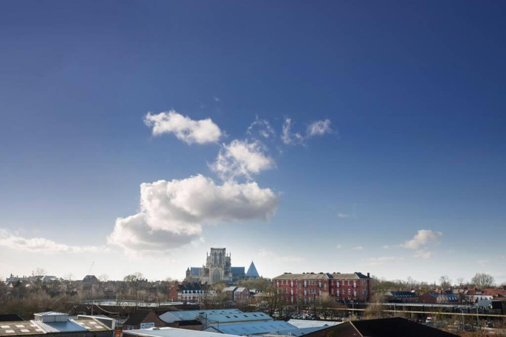 2 Bedroom Penthouse - Large Balcony - Minster View York Buitenkant foto